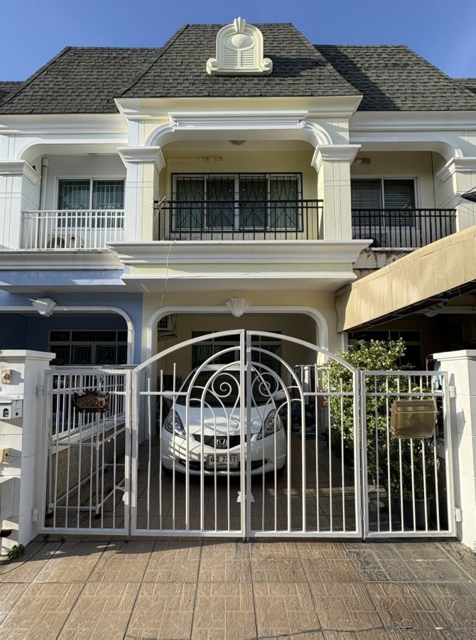 - ขายบ้านทาวน์โฮมพร้อมอยู่ หมู่บ้านปริญลักษณ์ ไลท์ พระราม 5 นนทบุรี