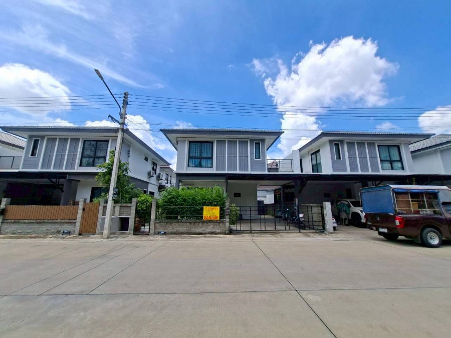 - ขายบ้านแฝด 2 ชั้น หมู่บ้านฉัตรหลวง16 ใกล้ตลาดไทยสมบูรณ์