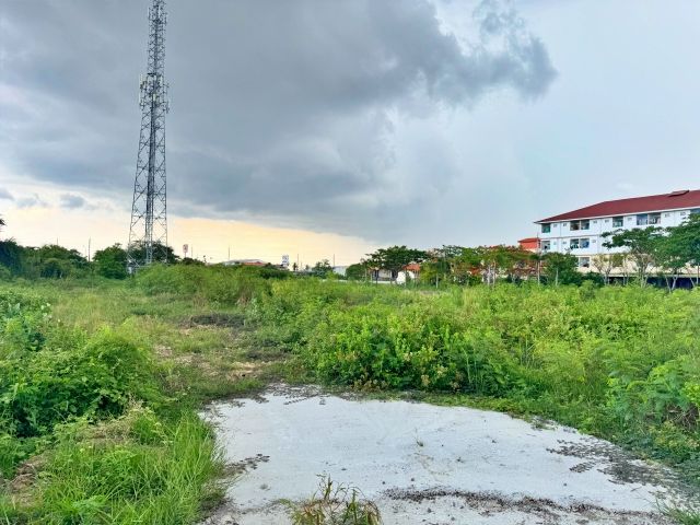 - ขาย ที่ดินเปล่า 5-1-67.7 ไร่ พานทอง ชลบุรี ใกล้นิคมฯ อมตะนคร ใกล้ถนนบางนา-ตราด มอเตอร์เวย์สาย 7 ทำเลดี