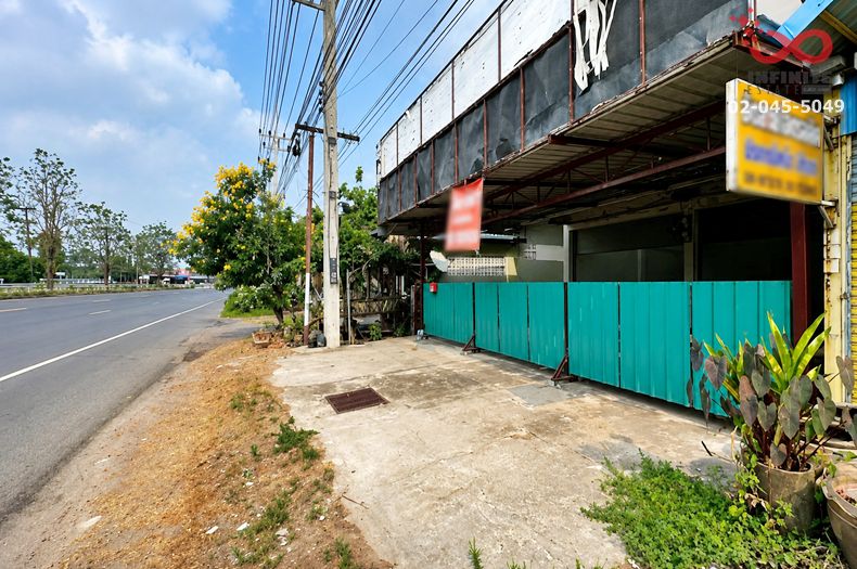 - ขายอาคารพาณิชย์ 2 คูหา 2.5 ชั้น 54.7 ตร.ว. ถนนสุวรรณศร ตำบลโคกไม้ลาย ปราจีนบุรี