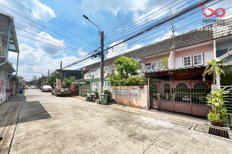- ขายทาวน์เฮาส์ 2 ชั้น 26 ตร.ว. สุขุมวิท 77 ซอยอ่อนนุช 50 สวนหลวง ใกล้ BTS อ่อนนุช