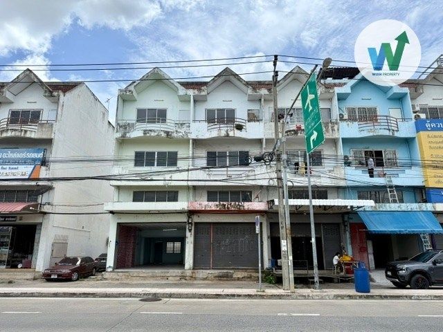 - ให้เช่าตึกแถวติดถนนร่มเกล้า พื้นที่กว้าง 220 ตร.ม. เหมาะทำออฟฟิศ สำนักงาน ค้าขาย ใกล้มอเตอร์เวย์ รถไฟฟ้าลาดกระบัง