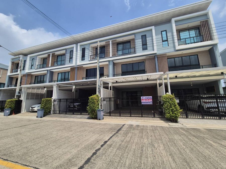 - ทาวน์โฮม 3 ชั้น หมู่บ้านชญาดา แอทเวิร์ค ซอยศรีด่าน 22 ตกแต่งพร้อมเข้าอยู่