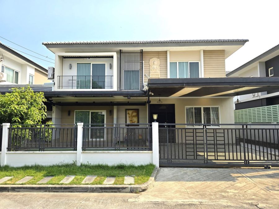 - ขายด่วน..บ้านไซส์ใหญ่ 2 หลัง ในพื้นที่เดียวกัน มบ.เซนโทร วัชรพล 120.8 ตรว.พร้อมสิ่งอำนวยความสะดวกรอบโครงการ