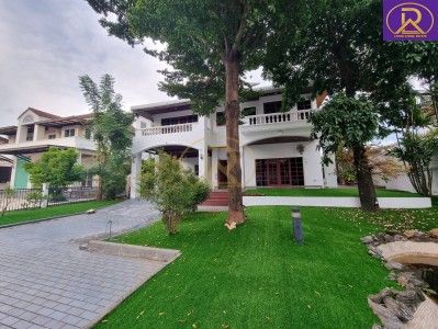 - บ้านเดี่ยวให้เช่า หมู่บ้านฟลาวเวอร์ลี การ์เด้น บ้านเดี่ยวหลังใหญ่ ปรับปรุงใหม่ เฟอร์นิเจอร์บิ้วอินไม้สักทั้งหลัง