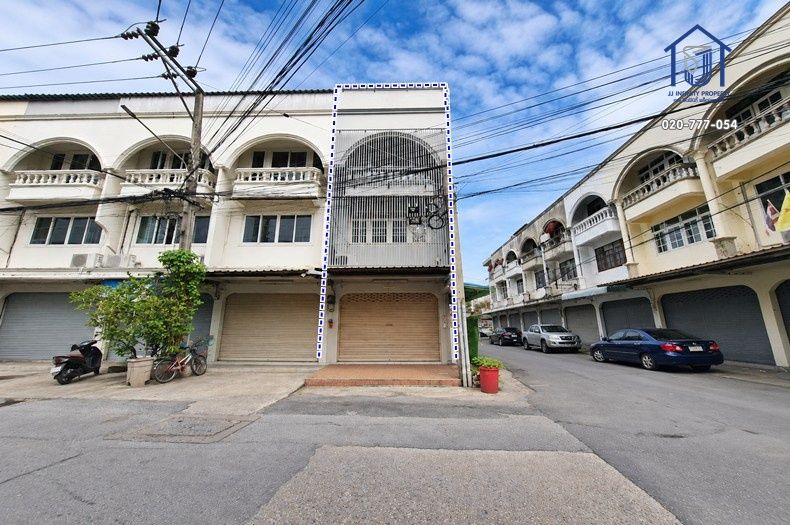 - ขายอาคารพาณิชย์ 3 ชั้น หมู่บ้านธนาลักษณ์ รามอินทรา 8 แยก 2 หลังมุม ใกล้รถไฟฟ้าสายสีชมพู