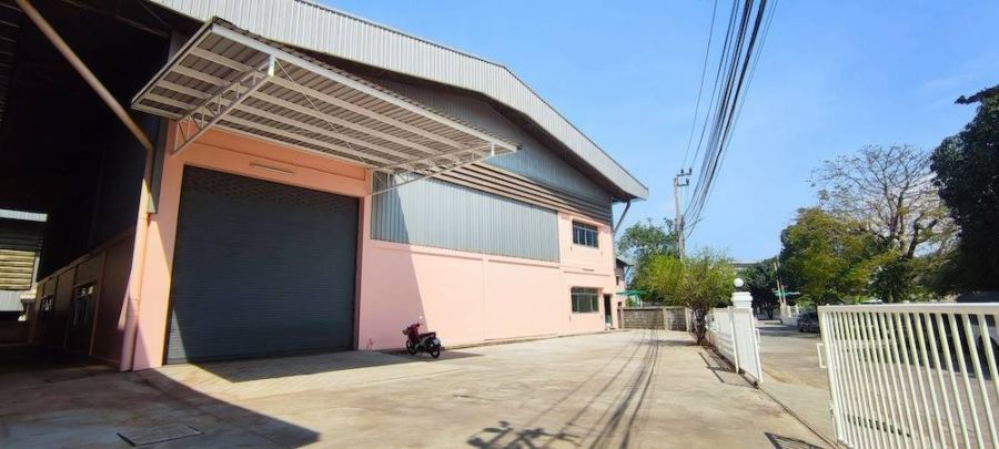 - ให้เช่าโรงงานสีม่วง ใกล้นิคมแพรกษา พื้นที่ 960 ตร.ม.และ พื้นที่ 692 ตร.ม.