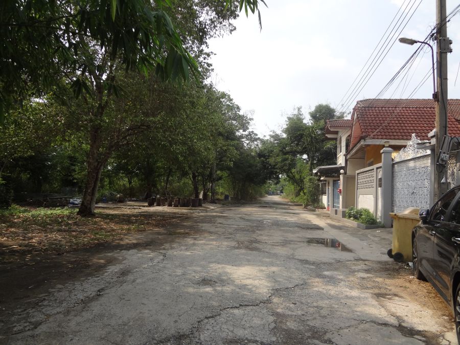 - ที่ดินถมแล้วบรมราชชนนี76ขาเข้า-ก่อนแยกพุทธมณฑลสาย3พื้นที่1งาน37ตร.วาโครงการสุขทวี ทวีวัฒนา ขายถูกใก้ลตลาดธนบุรี2,ม.มหิดลศาลายา เหมาะปลูกบ้าน,โกดัง