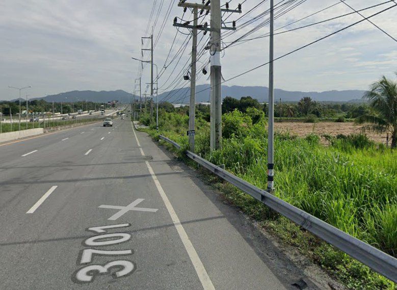 - ขายที่ดินสุรศักดิ์ 30 ไร่ ทำเลดีราคาเพียง 4.5 ล้าน/ไร่ ติดถนนเลียบมอเตอร์เวย์7ชลบุรี-พัทยา ติดคลอง อ.ศรีราชา ชลบุรี