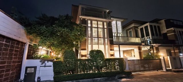 - บ้านเดี่ยว 3 ชั้น หลังใหญ่ บ้านกลางกรุง เดอะนิช รัชวิภา เฟอร์ฯ ครบ พร้อมห้องแม่บ้าน ใกล้ SRT จตุจักร แค่ 350 เมตร