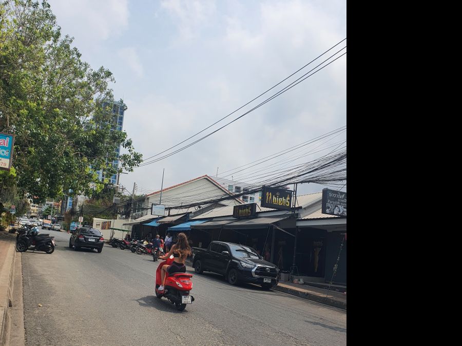 - ขายที่ดินเปล่าเขาพระตำหนักซอย5 ต้นซอย Selling empty land in Khao Phra Tamnak Soi 5, beginning of the alley, beautifully renovated, worth investing