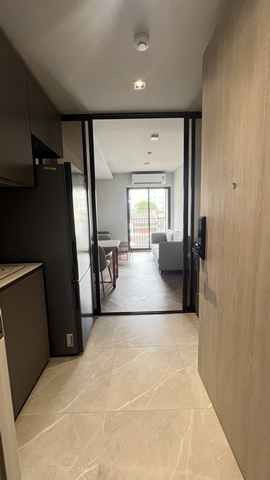 - ให้เช่า คอนโด Chapter Thonglor 25 ถ.สุขุมวิท ขนาด 35 ตร.ม. 1 ห้องนอน วิวสระว่ายน้ำ มี Shuttle Service ไป BTS ทองหล่อ เช่า 23,000 /เดือน