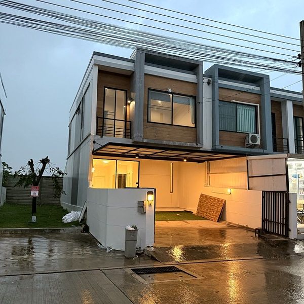 - ทาวน์โฮมหลังมุม พร้อมเข้าอยู่ 26.6 ตร.ว 2.59 ล้านบาท 4ห้องนอน 3ห้องน้ำ ฟรีโอน