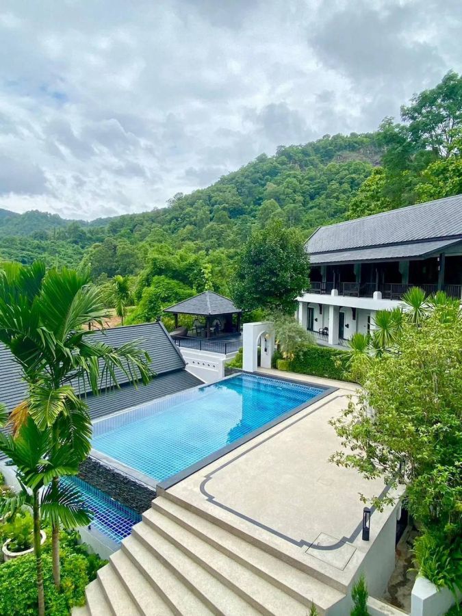 - โรงแรมเวลเนสบูทีคบนเนินเขา วิวธรรมชาติสุดสงบ จังหวัดเชียงใหม่
