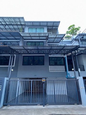 - ให้เช่าโฮมออฟฟิศ 3 ชั้น เล่นระดับ 7 ชั้น 300 ตรม.แอร์ 7 เครื่อง ทำเลลาดพร้าว 41 แยก 6-9