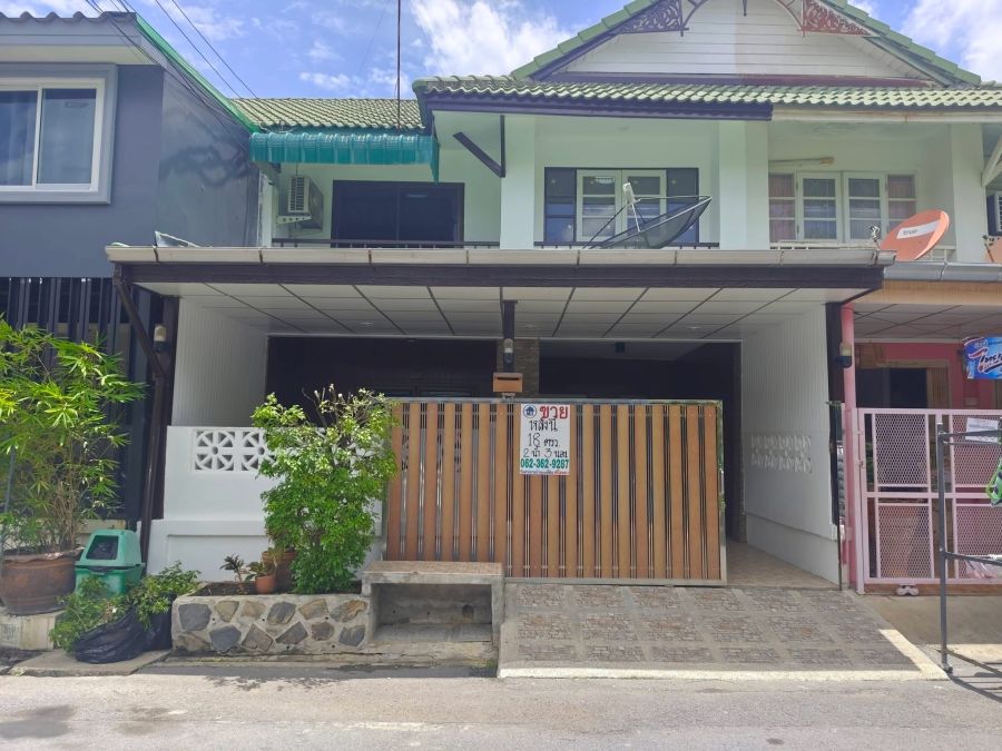 - ขายทาวน์เฮ้าส์ ปรับปรุงแล้ว เนื้อที่ 18 ตรว.3ห้องนอน 2ห้องน้ำ หมู่บ้านพฤกษา14 ซอยวัดลาดปลาดุก บางบัวทอง นนทบุรี ซอย23/1