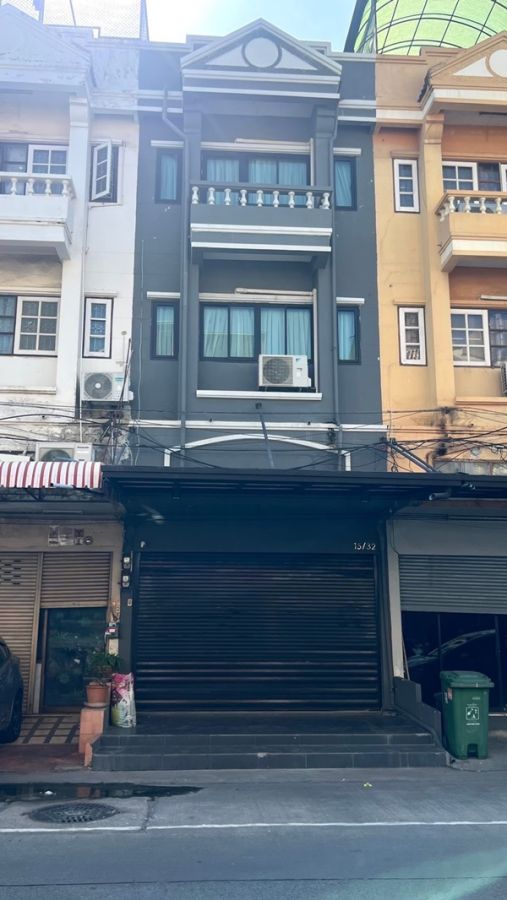 - อาคารพาณิชย์ ตึกแถวให้เช่า 3 ชั้นครึ่ง หมู่บ้านกัญญาเฮ้าส์ ซอยด่านสำโรง62