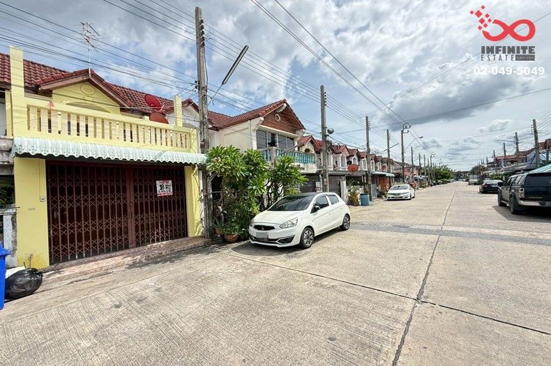 - ขายทาวน์เฮาส์ 2 ชั้น หมู่บ้านอรุณธร 18 ตร.ว. สุขาภิบาล 5 ซอย 45 พร้อมอยู่