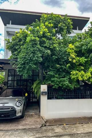 - ขายบ้านแฝด ตกแต่งแล้ว พร้อมอยู่ ทำเลดีใกล้เจปาร์ค ศรีราชา 3 ห้องนอน 3 ห้องน้ำ 38.5 ตารางวา