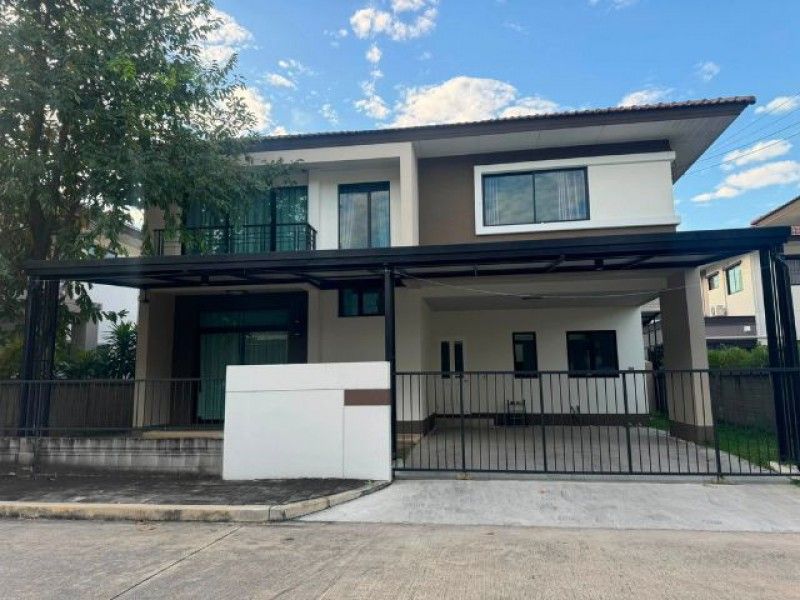 - บ้านเดี่ยว 2 ชั้นหลังใหญ่ โครงการวรารมย์ พรีเมี่ยม แก้วนวรัตน์ พร้อมเฟอร์นิเจอร์ มีสวนหน้าบ้านและพื้นที่รอบบ้าน