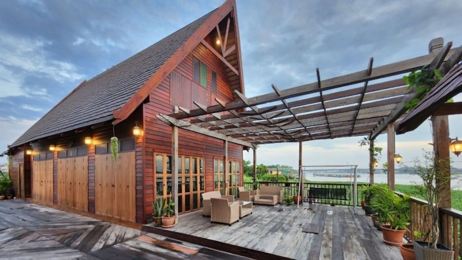 - ขายบ้านพร้อมที่ดิน Luxury House ติดริมแม่น้ำเจ้าพระยา เนื้อที่ 1 ไร่ อำเภอเมืองปทุมธานี ราคา 35 ล้านบาท