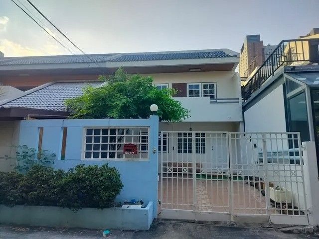 - ขายบ้านใกล้แอร์พอร์ตเรลลิงก์ รามคำแหง ติดทางด่วน เข้าเมืองสะดวก 5 นาทีถึงทองหล่อ!