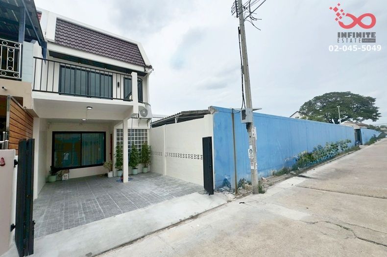 - ขายทาวน์เฮ้าส์ 2 ชั้น 22 ตรว. รีโนเวทใหม่ ซอยอ่อนนุช 40 สุขุมวิท 77 ใกล้ BTS