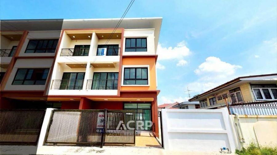 - ขายทาวน์โฮม 3 ชั้น หลังมุม นวมินทร์ 70 บ้านใหม่ หลังใหญ่ ใกล้ถนนใหญ่ประเสริฐมนูกิจ