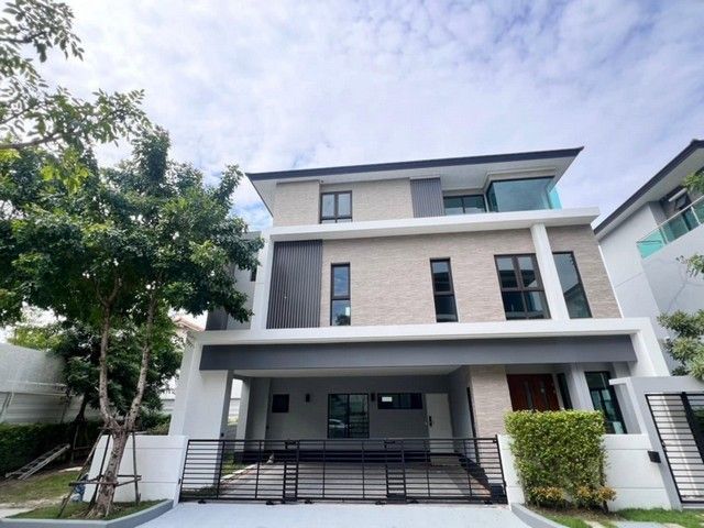 - ให้เช่าบ้าน 3ชั้นใกล้โรงเรียนบดินทรเดชา สิงห์ สิงหเสนี , เดอะซีน Town In Townเลียบด่วนรามอินทรา-อาจณรงค์ เดอะ ซิตี้ เอกมัย - ลาดพร้าวหลังมุม