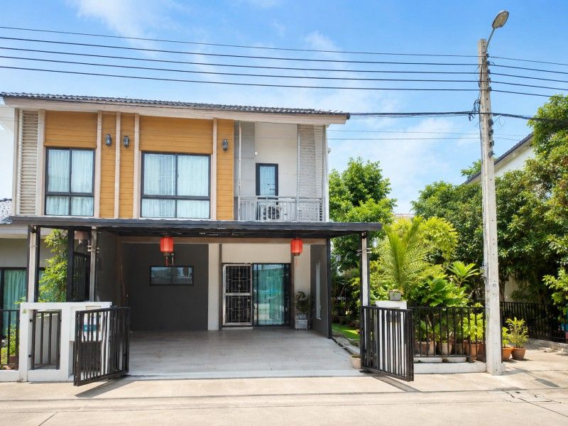 - ใกล้ตลาดสดศรีวารี 900 ม. 21ตร.ว. คิงเพาเวอร์ ศรีวารี 900 ม ลาดกระบัง54 ให้เช่า ใหญ่มาก! ทาวน์โฮม 2 ชั้น หลังมุม 3 นอน 2 น้ำ