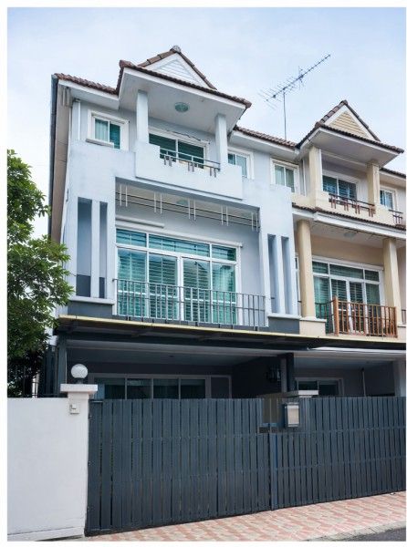 - โรบินสันไลฟ์สไตล์ ศรีสมาน 900 ม. ทางด่วนศรีสมาน1กม ถ เลี่ยงเมืองปากเกร็ด ซ25-31 ให้เช่าทาวน์โฮม3ชั้น3นอน3น้ำ แจ้งวัฒนะ 3 กม 23ตร.ว.160ตร.ม.