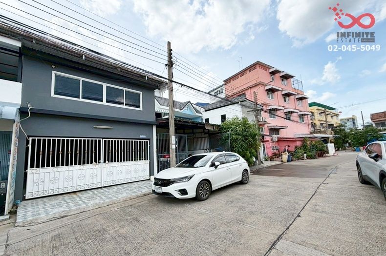 - ขายทาวน์เฮาส์ 2 ชั้น 21 ตร.ว. หมู่บ้านเข็มเพชร ซอยรามคำแหง 58/3 หัวหมาก บางกะปิ ใกล้ MRT ลำสาลี