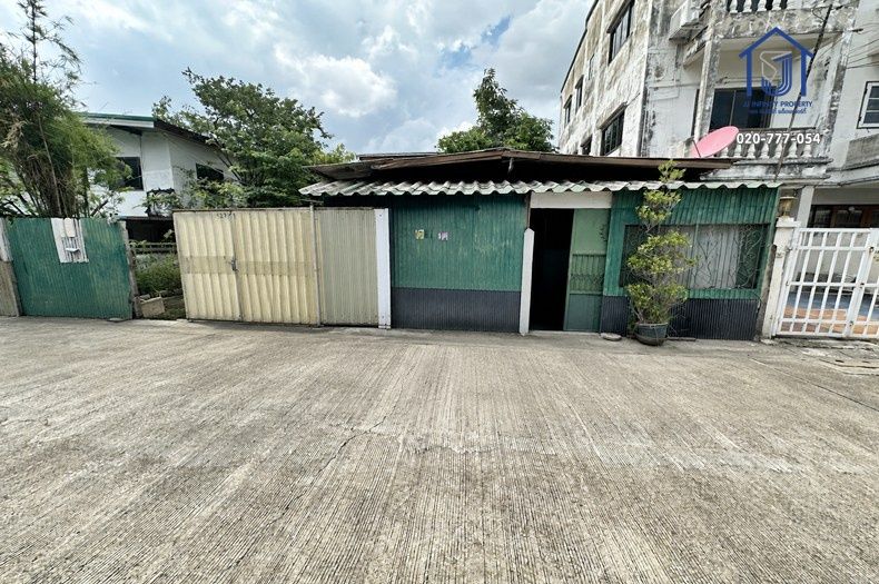 - ขายที่ดินพร้อมสิ่งปลูกสร้าง 50 ตารางวา ซอยลาดพร้าว 63 แยก 3 ใกล้รถไฟฟ้าสายสีเหลือง (สถานีโชคชัย 4)