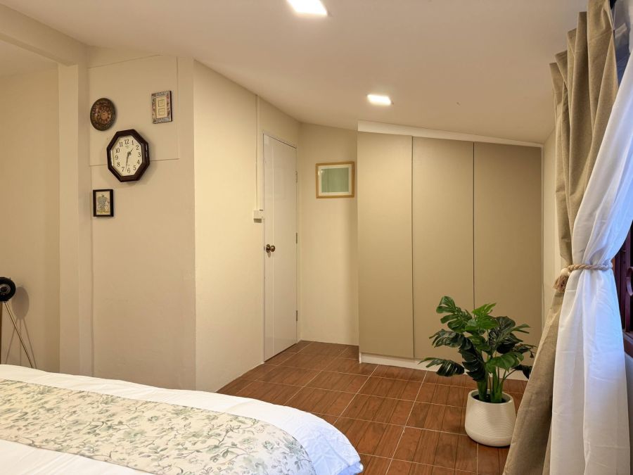 - ให้เช่าบ้านเดี่ยวสไตล์ยุโรป ย่านรัชดานิเวศน์ พื้นที่ 88 ตร.ว. จอดรถ 4 คัน (Pet-Friendly & รับต่างชาติ!)