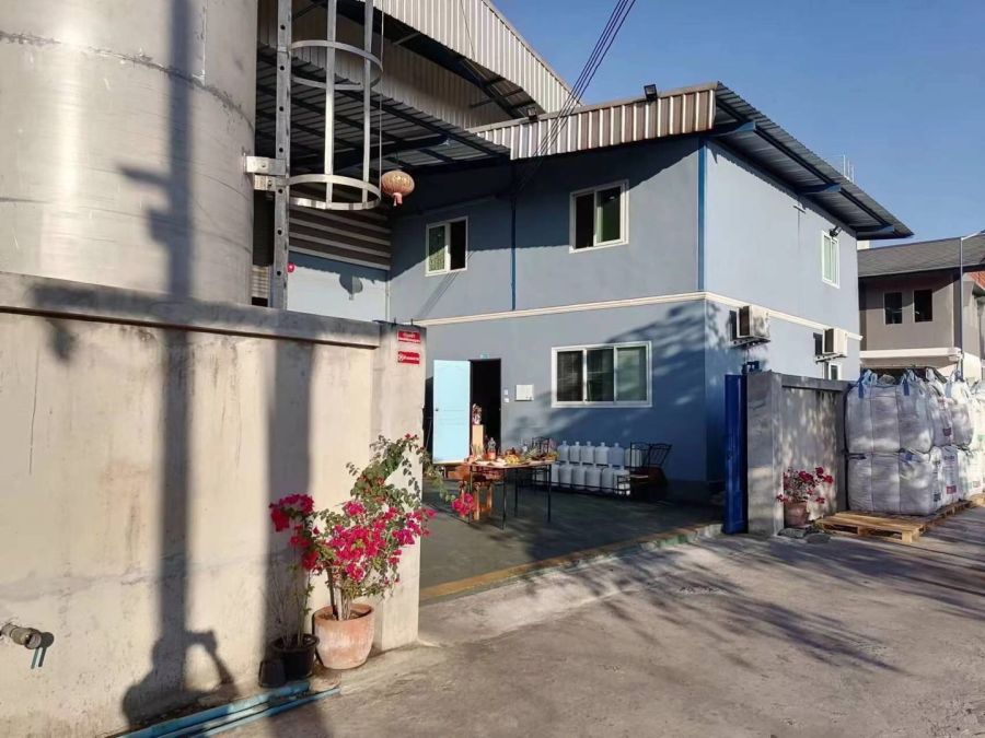 - ขาย / ให้เช่า โรงงานพร้อมใช้ 162.9 ตร.ว. นาดี สมุทรสาคร ใกล้ถนนพระราม 2 ราคาคุ้มค่า พร้อมเครน 5 ตัน