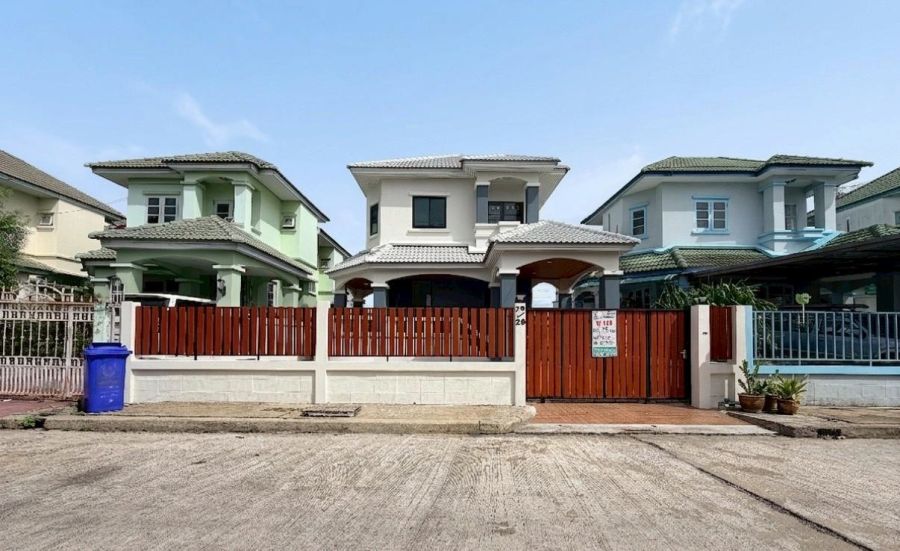 - ขายบ้านเดี่ยว ม.เศรณี บ้านกล้วย ไทรน้อย แต่งใหม่ ขายถูก 2.69 ล้าน