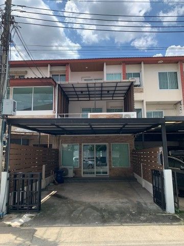 - ให้เช่าทาวน์โฮม 3 ชั้น พัฒนาการ 31/1 พื้นที่ใช้สอย 270 ตร.ม. ขนาดใหญ่