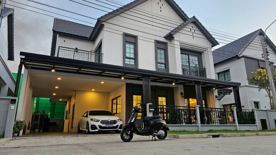 - ขายเช่า บ้านหรู พร้อมอยู่ หมู่บ้าน Centro บางนา ตกแต่งบิ้วอินครบ