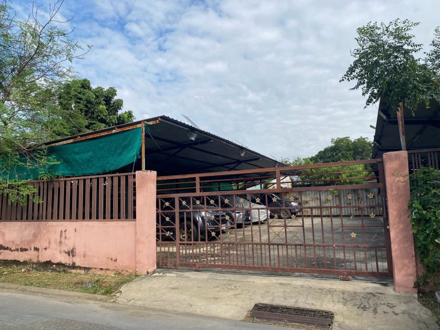 - ขายที่ดิน 88 ตารางวา หนองแขม พร้อมโรงจอดรถให้เช่า สามารถสร้างรายได้ให้ทันที ราคาขายเพียง 3.5 ล้านบาท