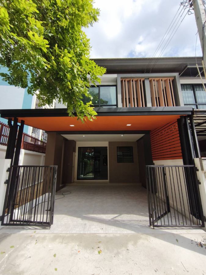 - ขายทาวน์เฮ้าส์ 2 ชั้น โครงการพรีเมี่ยม ไทม์โฮม สวนหลวง ร.9 รีโนเวทใหม่ทั้งหลัง ทำเลดี เดินทางสะดวก