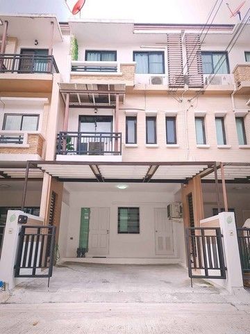 - ให้เช่าทาวโฮม 3ชั้น ใกล้สถานีรถไฟฟ้า แอร์พอร์ตลิงค์ หัวหมากเพียง 1.5 กิโลเมตร หมู่บ้านโทม์โฮม พระราม 9 ย่านหัวหมาก บางกะปิ