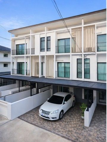 - ศรีนครินทร์-พระราม 9 ทาวน์โฮม 3ชั้น 3นอน ติดสนามกอล์ฟกรุงเทพกรีฑา50ม. 3น้ำ ม.นานาชาติแสตมฟอร์ด 600 ม. 20 ตร.ว.240 ตร.ม.