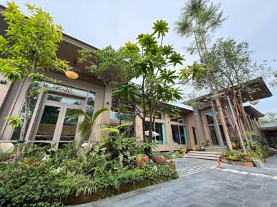 - ขายคฤหาสน์หรู หมู่บ้านนวธานี ถนนเสรีไทย พร้อมอยู่ มีสระว่ายน้ำส่วนตัว