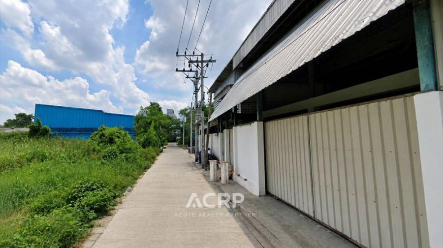 - ขายที่ดินพร้อมโกดังและออฟฟิศ ทำเลศรีนครินทร์ ศรีด่าน 3/1 แยก 3 ใกล้รถไฟฟ้าสายสีเหลือง สถานีศรีด่าน
