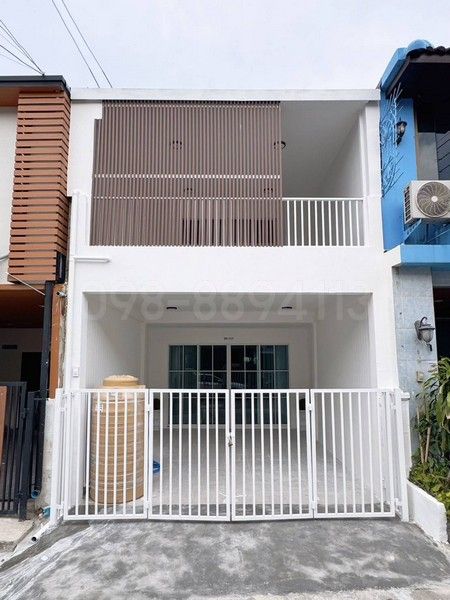 - ขายทาวน์เฮ้าส์ 2 ชั้น สไตล์มินิมอล ม.ร่มทิพย์วิลเลจ หทัยราษฎร์ 33 เนื้อที่ 16 ตรว 2นอน 2น้ำ ปูพื้นด้วย SPC เกรดดีทั้งหลัง