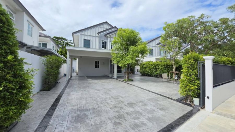 - ปล่อยเช่าบ้านเดี่ยวแปลงใหญ่ 81 ตร.ว. โครงการ Villaggio 3 บางนา จอดรถได้ถึง 4 คัน มีห้องอเนกประสงค์เพิ่ม