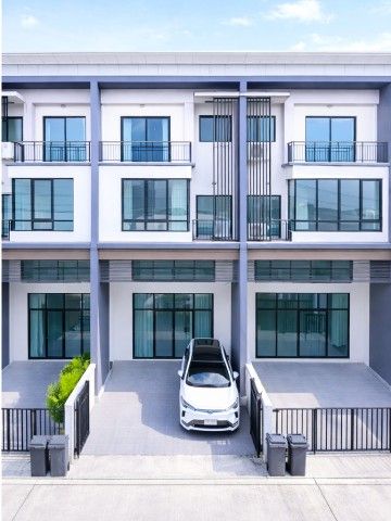 - กรุงเทพกรีฑา ทาวน์เฮ้าส์ 3.5ชั้น ให้เช่า 3นอน 4น้ำ ARLบ้านทับช้าง 1.6กม. Nirvana PORCH