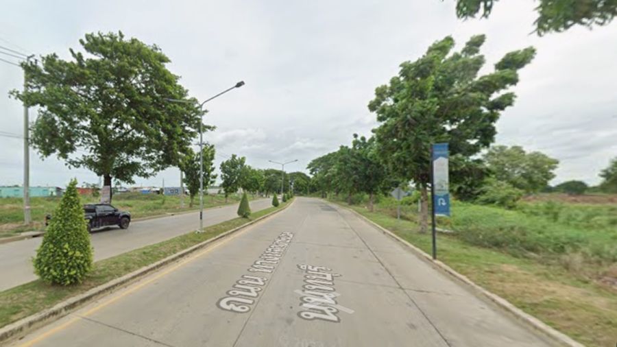 - ขายที่ดินเปล่าติดถนนม.หอการค้า ใกล้ทางด่วนและรถไฟฟ้าสายสีชมพู
