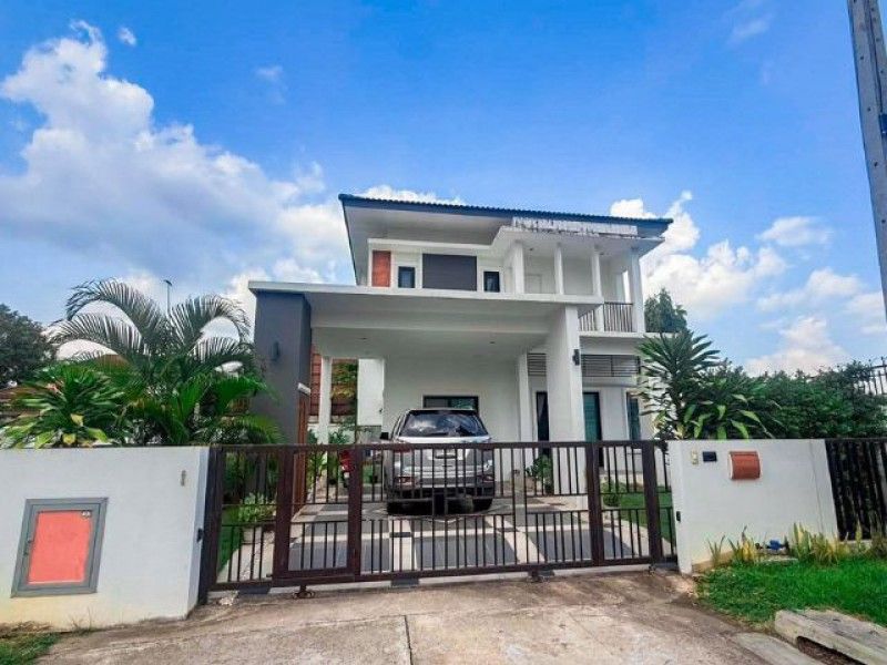 - บ้านเดี่ยว ใกล้แยกรวมโชค ใน The Prominence Proud รวมเฟอร์นิเจอร์และเครื่องใช้ไฟฟ้าทั้งหลัง