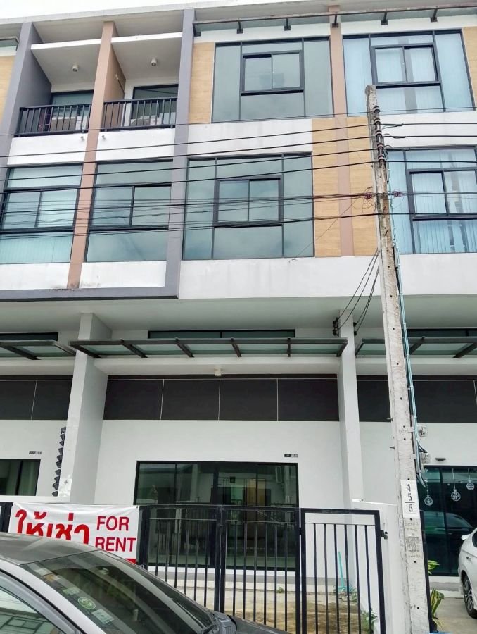 - ขายโฮมออฟฟิศ 3 ชั้นครึ่ง โครงการ TRIO ร่มเกล้า มีนบุรี